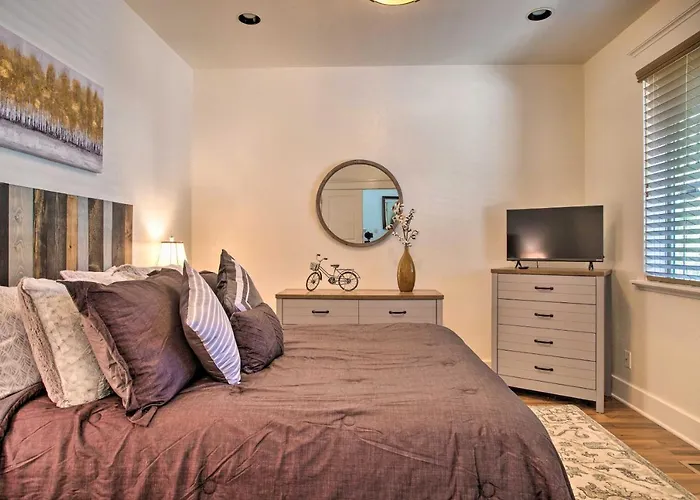 Hébergement de vacances Hideaway: Private Hot Tub, 4 Mi To Dtwn!